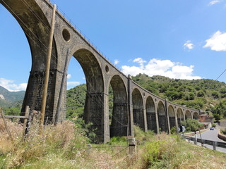 Fototapeta na wymiar Viadukt auf Sizilien Italien antik
