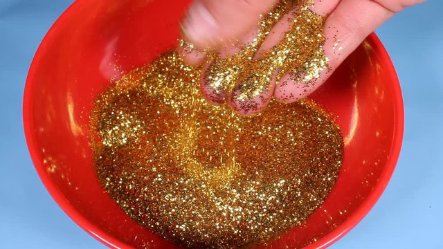 Brillantina, diamantine is a very small variety of copolymerized plastic pieces, aluminum sheets, titanium dioxide, iron oxides, bismuth oxyclorette or other materials painted with metallic, neon and 