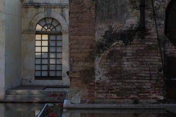 Fototapeta na wymiar Old wall and window