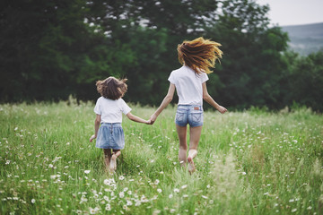 Fototapeta premium mother and daughter in the park