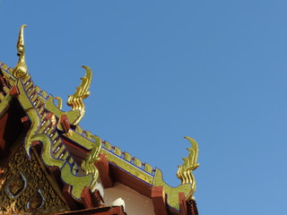 Fototapeta na wymiar Thai temple roof 