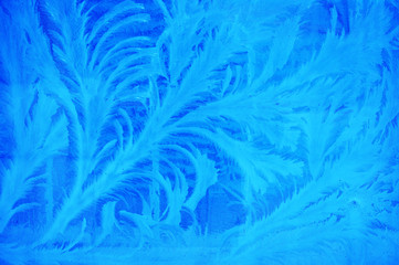 Fototapeta na wymiar Frosty patterns on an icy window.