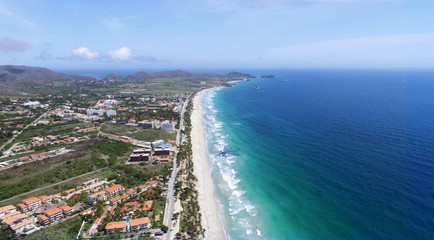 foto aerea de playa del caribe paraiso tropical - drone shot playa el agua margarita island