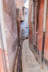 Fototapeta na wymiar Narrow alley in Lucknow, Uttar Pradesh state, India