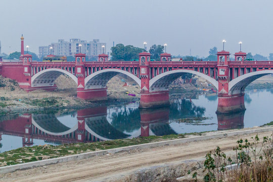 Hardinge Bridge (Pucca Pul) in Lucknow, Uttar Pradesh state, India