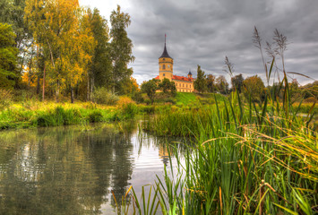 Obraz premium Slavyanka River overlooking the Bip Castle. Mariental Park. Pavlovsk. St. Petersburg. Russia