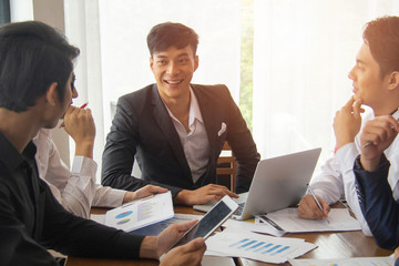 Obraz premium Business group meeting portrait - Business people working together. A diverse work group.