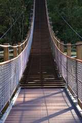 Fototapeta premium 階段式吊り橋