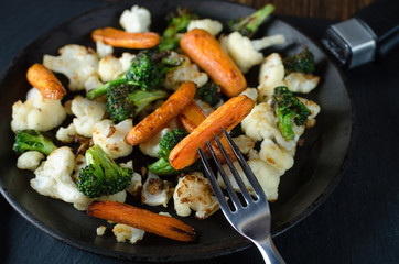 fried carrots strung on a fork, fried vegetables in a pan, vegetarian food, grilled vegetables, fried broccoli and carrots in a pan