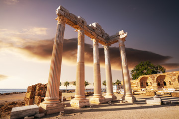 Fototapeta premium Amazingly Temple of Apollon ancient ruins. Apollon temple in Side antique city, Antalya, Turkey
