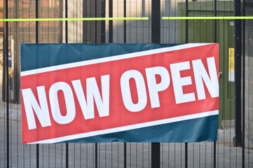 Fototapeta premium open now ouverture commerce horaire