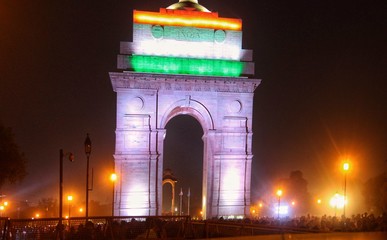 Fototapeta na wymiar India gate scattering light in the night 