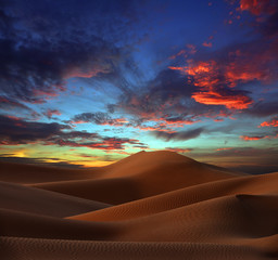 Fototapeta na wymiar beatiful landscape with sand dunes in Sahara desert at sunset
