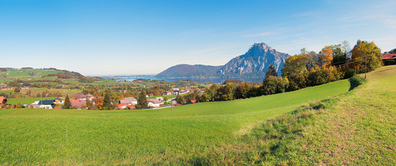 Aussicht vom Mühlbachberg auf den Traunsee und Traunstein, Salzkammergut Österreich