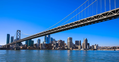 Fototapeta na wymiar San Francisco Bay Bridge mit der Innenstadt von San Francisco