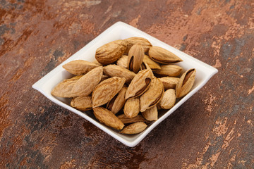 Unpeeled Almonds nuts
