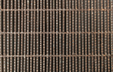 The steel bar is made to cover the pipe, arranged in a row on the pipe where the ground has bright spots and rusted parts.