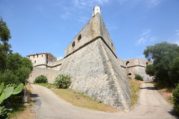 Fototapeta na wymiar France, côte d'azur, Antibes, le fort carré est un fort du 16ème sciècle, qui a servi de sentinelle à l'ancienne frontière avec le Duché de Savoie.