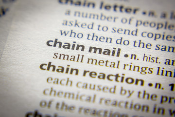 Obraz premium Word or phrase Chain mail in a dictionary.