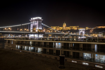 Fototapeta na wymiar Night view of the Szechenyi Chain Bridge is a suspension bridge that spans the River Danube between Buda and Pest.