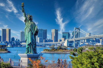Liberty statue replica in Odaiba, vith a view of Tokyo and the Rainbow Bridge - Powered by Adobe