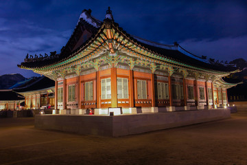 Fototapeta na wymiar Gyeongbokgung palace at night in Seoul South Korea 