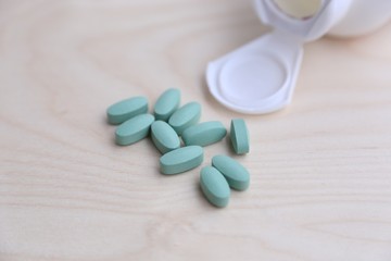 Fototapeta na wymiar Round white tablets, green oval tablets, red capsule for ingestion for treatment
