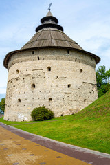 Fototapeta na wymiar Pskov, Pokrov fortress tower