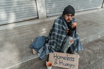 Homeless people living in various cities He waited and needed help from the kind people to give him...