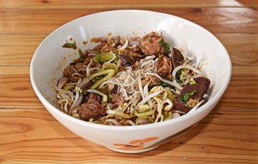 Rice noodle with spicy curry sauce, thai food called : khanom jeen nam ngeiw.