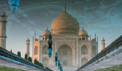 reflection of the taj mahal in the pond