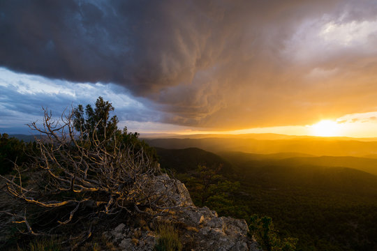 Atardecer tormentoso