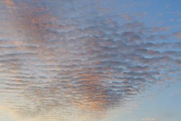 Sonnenaufgang im Gebirge