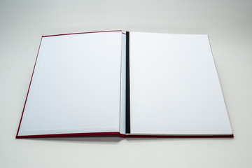 Libros sobre fondo blanco