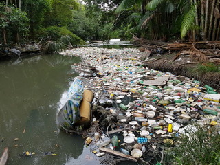 Mindu River, Manaus, Amazon – Brazil am 10. Dezember 2019. Catastrophic pollution of the river...