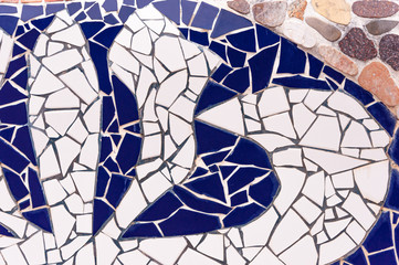 Mosaik als Fußboden in blau und weiss