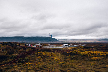Isl&auml;ndische Flagge auf Parkplatz