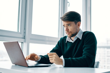 Naklejka na ściany i meble businessman working on his laptop in office