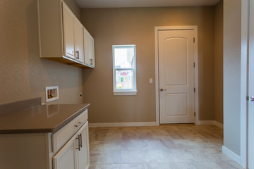 Laundry, utility, and mus-room in new vacant contempory custom home