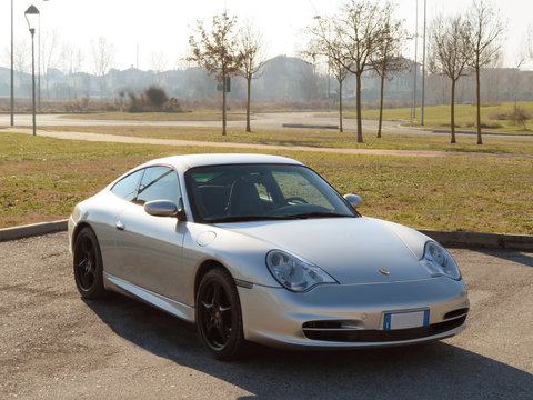 grey Porsche Carrera 996 car