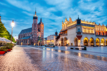 Fototapeta St. Mary's Basilica on the Krakow Main Square at Dusk, Krakow obraz