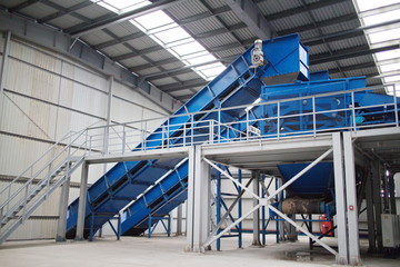 belt conveyors for sorting municipal solid waste