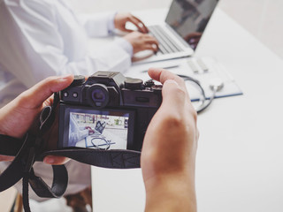 photographer used digital camera to take photo the doctor