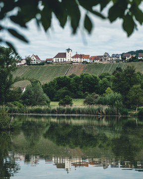 Blick &uuml;ber den Hohenhaslacher See auf Hohenhaslach