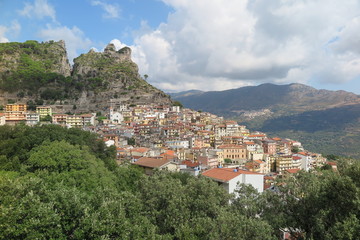 Fototapeta na wymiar Blick auf das Bergdorf, Ulassai, Ogliastra, Sardinien 