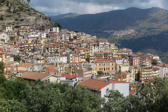 Blick auf das Bergdorf, Ulassai, Ogliastra, Sardinien