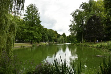L'étang du parc Léopold au quartier européen à Bruxelles 