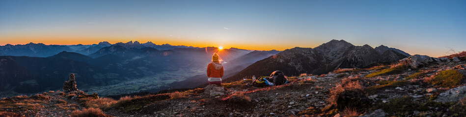 Obraz premium Sonnenaufgang in den Bergen