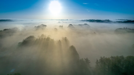 sonnenaufgang aus dem Nebel.