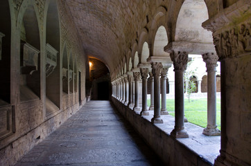 Obraz premium View of the Romanesque cloister of the Cathedral of Saint Mary of Girona, Spain